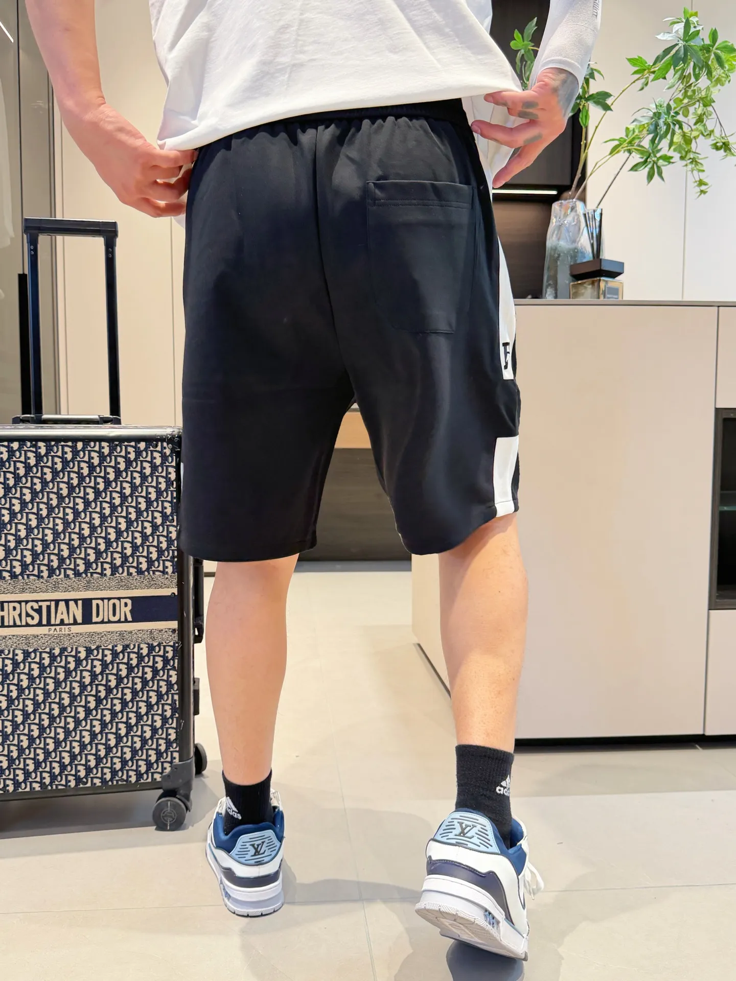 Hermès three-standard complete 2026 summer New Arrival men's casual shorts, advanced custom-made Breathable fabric, Breathable fabric, extremely stretchy and comfortable, impeccable details, top-grade accessories, original logo design concept, delicate and soft feel! The upper body fit is awesome! Size: M-XXXL Please state your height and weight when ordering